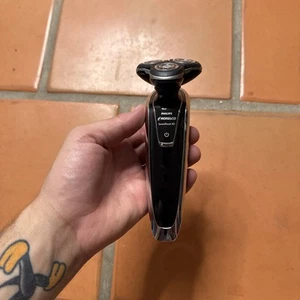 Philips Norelco Men's shaver 1260X Sensotouch3D Rechargeable Trimmer -no charger - Picture 1 of 7