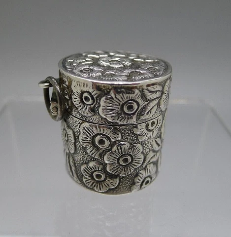 RARE ANTIQUE VINTAGE 925 FINE STERLING SILVER REPOUSSE THIMBLE HOLDER CASE BOX Cover