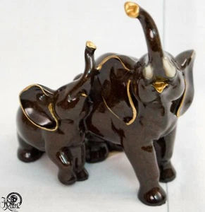 Elefant mit Kind braun glasiert leicht bemalt Familie gold Maul Ohren 1813 - Bild 1 von 5