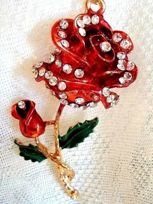 BETSEY JOHNSON CRYSTAL AND RED ROSE PENDANT CHAIN GOLD PLATED-BEAUTIFUL - Image 1 of 4