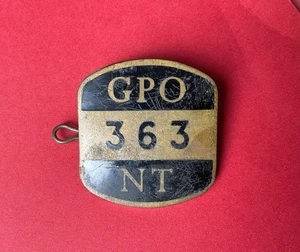 Vintage Post Office Royal Mail Enamel Employee Post Cap Badge GPO - Picture 1 of 5
