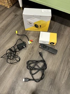 LED Mini Projector With Everything Included - Picture 1 of 6