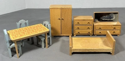 Lote de 8 muebles de madera vintage de mediados de siglo para casa de muñecas juego de comedor de dormitorio alemán Foto 1 de 4