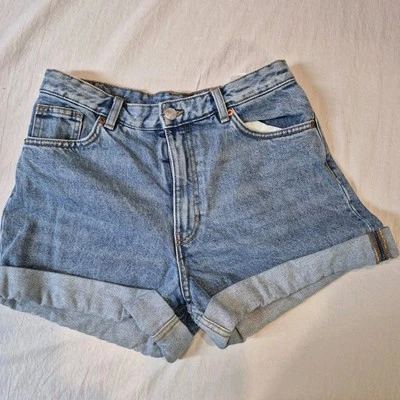 Monki Denim High Rise Denim Rolled Hem Shorts Sz 28 Classic 90s Vintage Look - Image 1 of 4