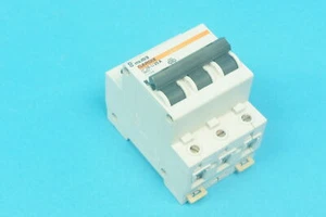 Gardix Multi 9 7-11328 n°28-U 25A circuit breaker U25A 3 kA 3 poles 380 VAC - Imagen 1 de 2