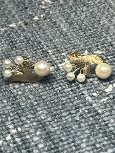 Vintage Estate 14k Solid Yellow Gold Cultured Pearl Florentine Leaf Earrings~ - Picture 1 of 10
