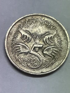 1977 Nichel australiano, cinque centesimi regina Elisabetta II, 75% CU, di REEDERSONG - Foto 1 di 8