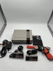 Nintendo NES Console Bundle Super Mario Duck/Hunt Cables Zapper 2 Controllers - Picture 1 of 10