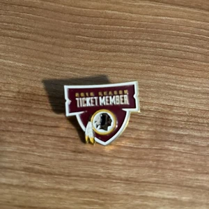 Washington Redskins NFL Football 2018 Season Ticket Member Pin - Picture 1 of 1