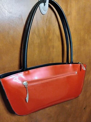 Monedero Beijo Rojo Londres París Nueva York Monedero tamaño mediano, rojo brillante. Foto 1 de 4