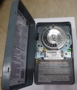 NEW TORK Electromechanical Timer: 120, 208 to 277V AC, 40 A Amps, 24 hr, 20 min - Picture 1 of 5