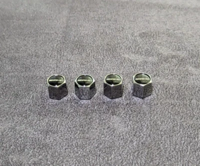 Cubierta hexagonal plateada de 4 piezas para llantas de coche Mercedes Benz AMG emblema vástago de válvula de metal Foto 1 de 4