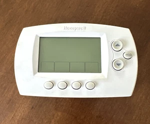 ⭐ Honeywell RTH6580WF1001 Wi-Fi 7-Day Programmable Smart Thermostat - TESTED ⭐ - Picture 1 of 7