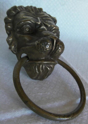 Ancien heurtoir de porte en bronze à décor de lion - Photo 1/4