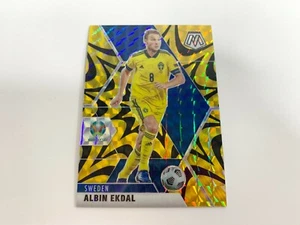 Albin Ekdal Reactive Gold 2021 Panini Mosaic UEFA Euro Soccer Card # 175 - Bild 1 von 2