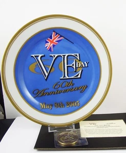 Oxford Collectables VE Day Plate & Commemorative Medallion Set - Picture 1 of 4