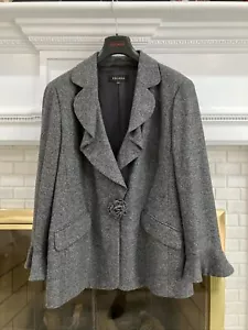 Giacca blazer grigia Escada taglia 46 lana donna chiusura rosa e maniche flutter - Foto 1 di 10