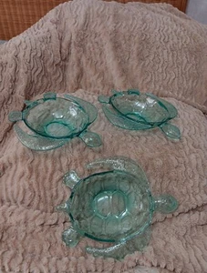 3 Vintage Aqua Teal Acrylic Turtle Shaped Snack Bowls/Great For Pool/Picnic RARE - Picture 1 of 4