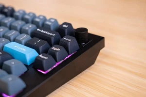 Keychron Q1 Pro Wireless Mechanical Keyboard, Programmable, Red Switches Q1P-M1 - Afbeelding 1 van 4