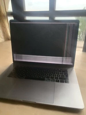 Apple MacBook Pro 15,4’’  (512GB SSD,Intel Core i7 3,1 GHz) Display defekt - Bild 1 von 4