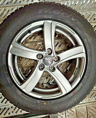 Honda CR-V Winterräder 225 65 R17 102H 7,5x17 ET47 5x114,3 ML 64,1 Alutec Shark - Bild 1 von 4