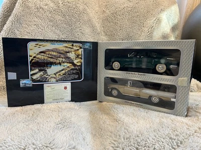 Road Signature One of a Kind - 1948 Tucke r/ 1958 Edsel  - Die cast - 1:18 scale - Image 1 of 4