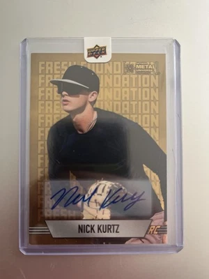 ¡Tarjeta de novato Skybox Nick Kurtz Fresh Foundations Gold Auto 4/10 2024! Foto 1 de 2