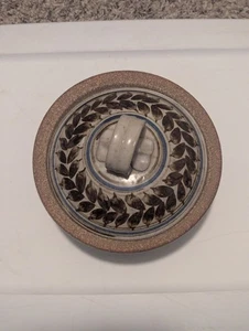 Handgefertigte mittelgroße Keramikschale mit Deckel hellbraun und blau Ernte - Bild 1 von 4