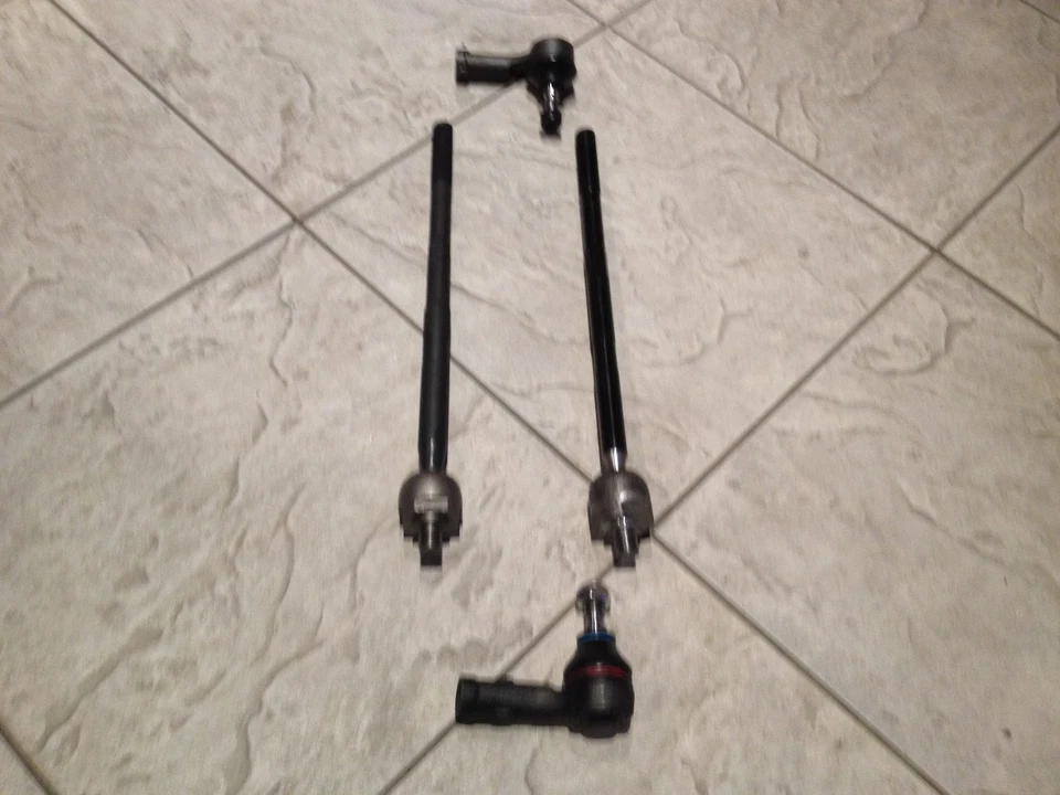 VW NEW BEETLE  98-11 TWO OUTER FRONT TRACK ROD ENDS & 2 INNER TRACK  ROD ENDS   - Image 1 of 1