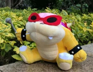Super Mario Roy Koopa Koopaling Stofftier Plüsch Figur 20 cm NEU - Bild 1 von 2
