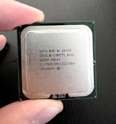 Intel Core 2 Quad Q8200 2.33GHz Quad-Core LGA 775 CPU - Image 1 of 2