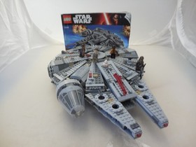 Lego Star Wars Millennium Falcon 75105  with 5 mini figures and manual
