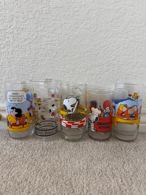 Lot of 5 Assorted Snoopy Charlie Brown Peanuts Drinking Glasses  - Image 1 of 4