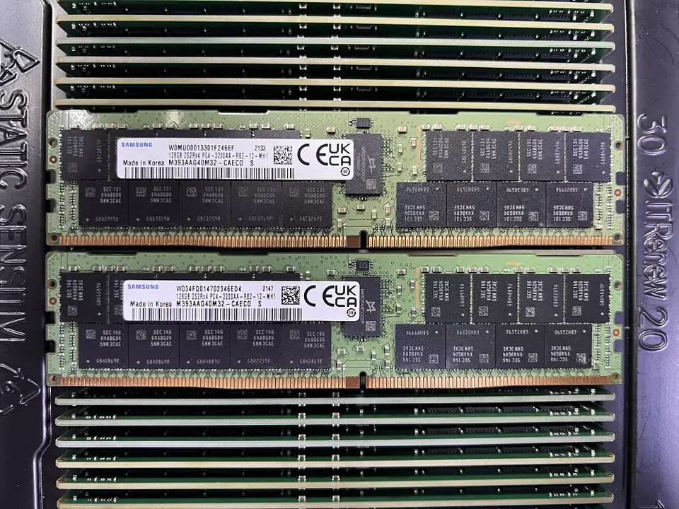 M393AAG40M32-CAE SAMSUNG 128GB DDR4-3200 4RX4 PC4-25600R ECC RDIMM