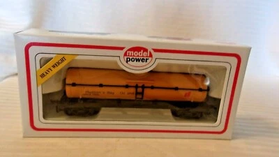HO Scale Model Power 40' Hudson Bay Oil & Gas Single Dome Tank Car, Yellow, BNOS - Image 1 of 3