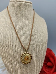 Collar Napier Firmado 18" Colgante Flor Redonda Amarillo Estrás Cordón Marrón - Imagen 1 de 6