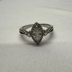 "Anillo de diamantes marquesa tono plata tamaño 8,5""" - Imagen 1 de 7