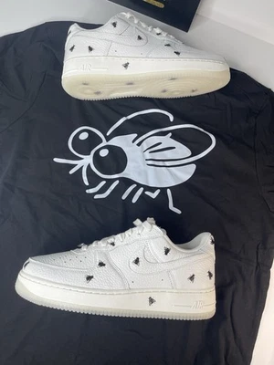 Nike Air Force 1 Houseflies y Blanco Negro Talla 9.5 ¡Nuevo/Con Camisa Negra! Foto 1 de 4