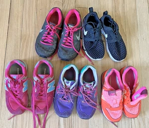 Lote de 5 Zapatillas Niñas Talla 13 y 1 New Balance y Nike Uso Ligero. - Imagen 1 de 24