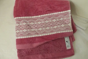 VTG Bath Towel By Saturday Knight LTD Pink/Raspberry Lace Trim 80s NWOT - Picture 1 of 1