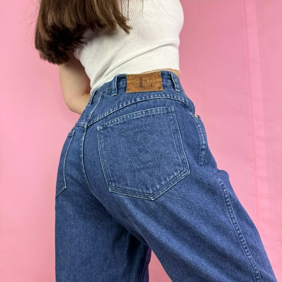 Vintage Escada Sport Denim High waist Euro 42 Jeans Made Italy 25" inseam Short - Image 1 of 4