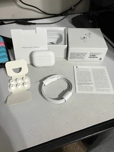 Apple AirPod Pro 2nd Generation MagSafe Wireless Charging Case USB-C - Photo 1 sur 10