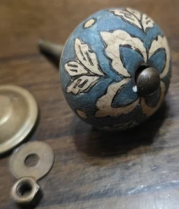 Perilla tiradora de cajón de 1,5" con diseño de mariposa verde con hojas para gabinete  - Imagen 1 de 5