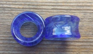 RARE! PAIR OF BLUE GLASS TUNNEL PLUGS GAUGES BODY JEWELRY DOUBLE FLARED - Picture 1 of 3