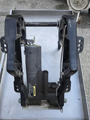 Mercury 25hp Hydraulic Assist Clamp Bracket - Image 1 of 4