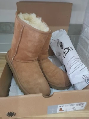 GENUINE UGG SHORT BOOTS SZ UK 6 - Image 1 of 4