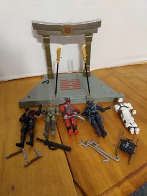 GI JOE 2005 Ninja Battle Set-5 complete figures with Display Base and 2 Guandaos - Image 1 of 4