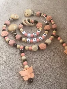 Schnullerkette Kinderwagenkette Greifring Mädchen rosa Schmetterling Rose Baby - Bild 1 von 1
