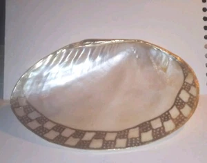 Footed Clam Shell Trinket Bowl With Gold Design - Picture 1 of 3
