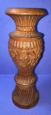 Candelabro alto ornamentado tallado a mano - 9-3/4" de alto Foto 1 de 4